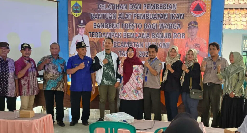 Warga Terdampak Banjir Rob di Kecamatan Ulujami Mendapatkan Pelatihan Pembuatan Ikan Bandeng Presto