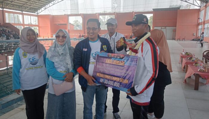Putra Terbaik Pemalang, Diganjar Puluhan Jutaatas Prestasi Emas di PON XXI Aceh oleh Bupati Pemalang