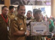 1.100 KPM Buruh Tani Cengkeh Pemalang Terima BLT DBHCHT Tahap I Tahun 2025