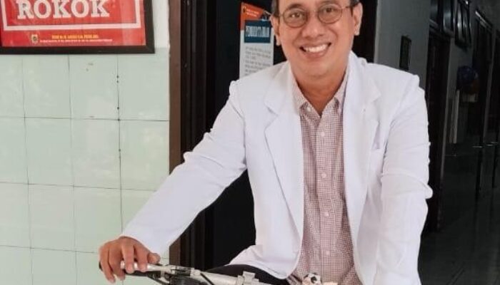 Menjadi Pemimpin Besar Dengan Jejak Pena Esensial