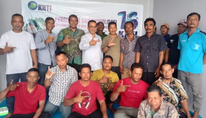 Sambangi Nelayan Pemalang, Rizal Bawazier Salurkan Bantuan Mesin Kapal 