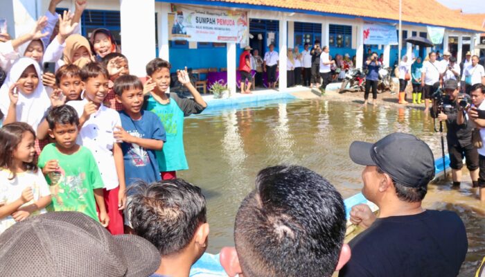 Atasi Rob di Blendung, Gubernur Jateng Turun Langsung Cek Kondisi Warga dan Serahkan Bantuan