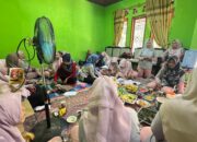 Gencar Berantas Sarang Nyamuk, Kader PKK Desa Penggarit Rutin Lakukan PSN Setiap Minggu