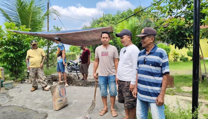 Gerak Cepat Pemuda Kejambon Swadaya Perbaiki Jembatan Penghubung Akses Pemakaman