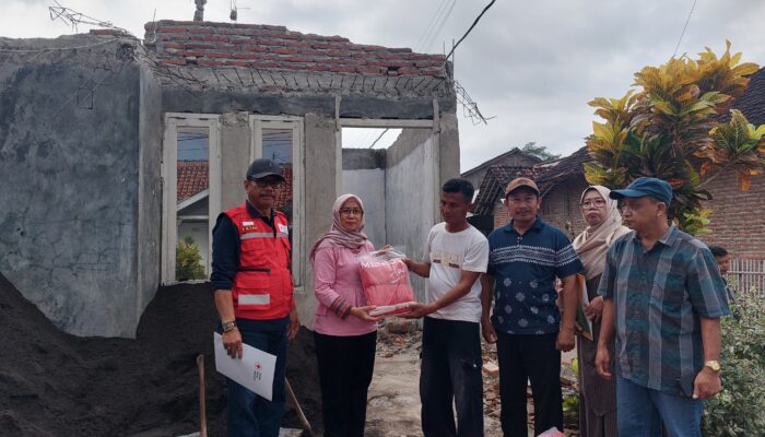 Diterjang Hujan Angin Rumah Suwito Roboh, TP PKK Pemalang, Baznas, dan PMI Salurkan Bantuan