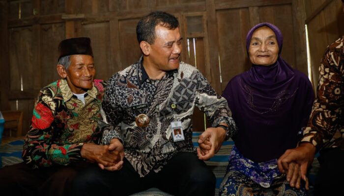 Senyum Bahagia Wagiman Warga Boyolali Menerima Bantuan RTLH Langsung dari Gubernur Luthfi 