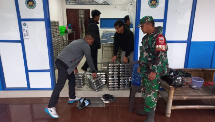 Amunisi Gizi di Kaki Gunung Slamet, Babinsa Pulosari Kawal MBG Untuk Ribuan Siswa