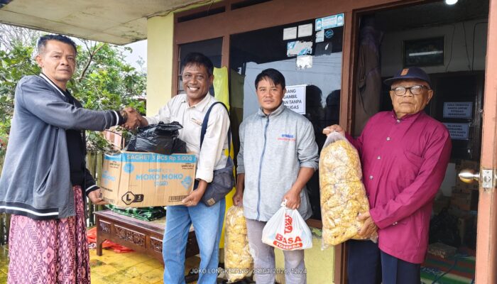 Wujud Kepedulian, Relawan Tanpa Nama Pasok Kebutuhan Pokok bagi Korban Banjir Bandang Desa Penakir