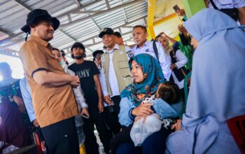 Siaga 24 Jam di Pengungsian Tanah Gerak Brebes, Dokter Speling Tangani ISPA hingga Anemia