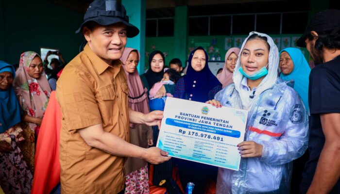 Warga Tanah Gerak di Brebes Mengungsi, Gubernur Ahmad Luthfi Percepat Huntara dan Relokasi