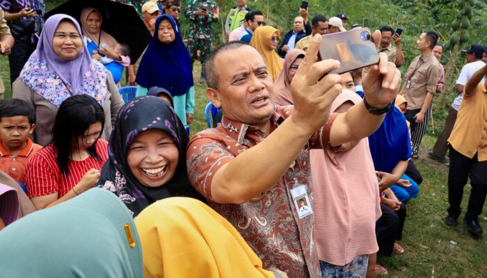 Kala Parikan Mbah Mudin Bikin Gubernur Ahmad Luthfi Tertawa Lepas