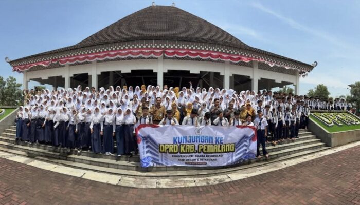 Membedah “Suara Demokrasi”, Siswa SMPN 6 Petarukan Sambangi DPRD Pemalang
