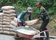 Ramadhan Bukan Halangan, TNI-Warga Bahu-Membahu di TMMD Brebes