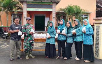 Sinergi di Cikuya: Satgas TMMD Brebes dan Pemdes Bagikan Takjil Gratis