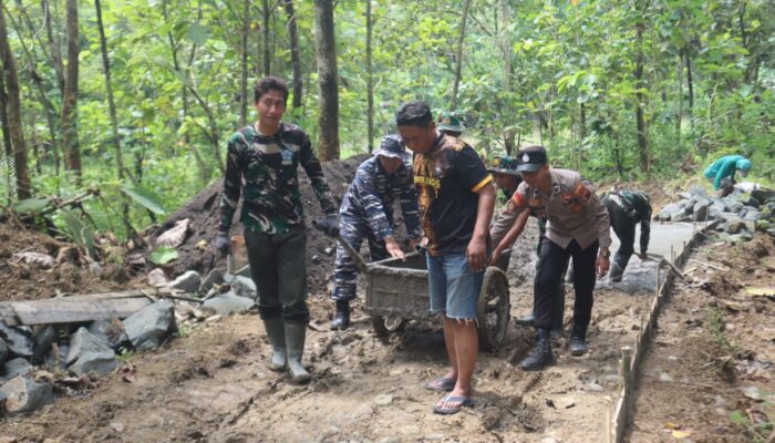 TMMD 127 Brebes: Sinergi TNI-Polri dan Warga Akselerasi Jalan Desa