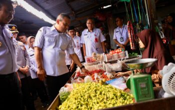 Sidak Pasar Gondang Sragen, Gubernur Luthfi Jamin Stok Pangan Aman Jelang Lebaran