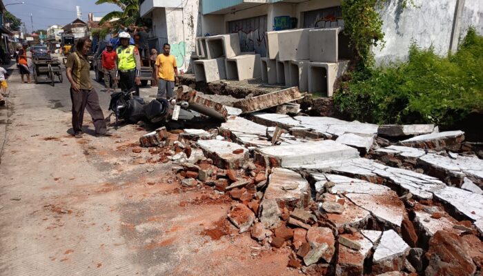 Dinding Eks Bioskop Sultan Pemalang Ambruk, Kontraktor Siap Ganti Rugi