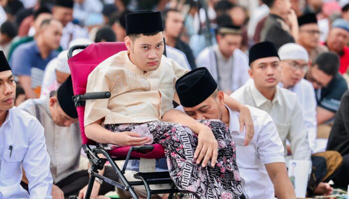 Momen Haru di Simpanglima: Ahmad Luthfi Dampingi Putra Bungsu Salat Id dan Ajak Warga Bersatu