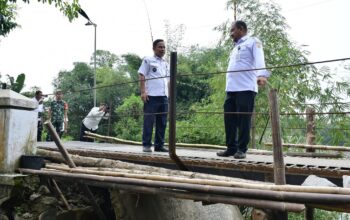 Jembatan Desa Payung Putus Terjang Banjir, Bupati Pemalang Turun Tangan