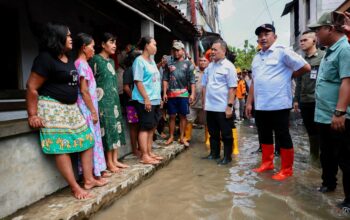 Terjang Lumpur, Gubernur Luthfi Pastikan Solo Raya Segera Pulih dari Banjir