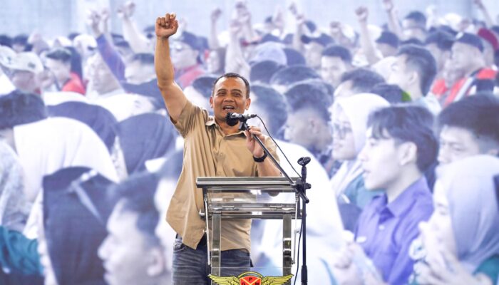 Waspada Jari Jahil! Gubernur Luthfi Serukan “Saring Sebelum Sharing” di Tengah Gempuran Hoaks