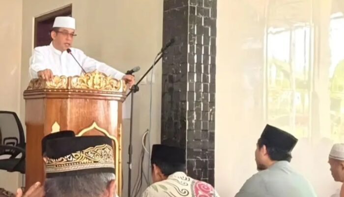 Rizal Bawazier Ajak Jemaah di Batang Pererat Ukhuwah dari Mimbar Jumat