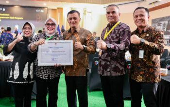 Gebrakan Jateng! Target KPK Jebol Hampir 300 Persen, Ahmad Luthfi Terima Penghargaan