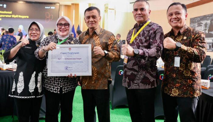 Gebrakan Jateng! Target KPK Jebol Hampir 300 Persen, Ahmad Luthfi Terima Penghargaan