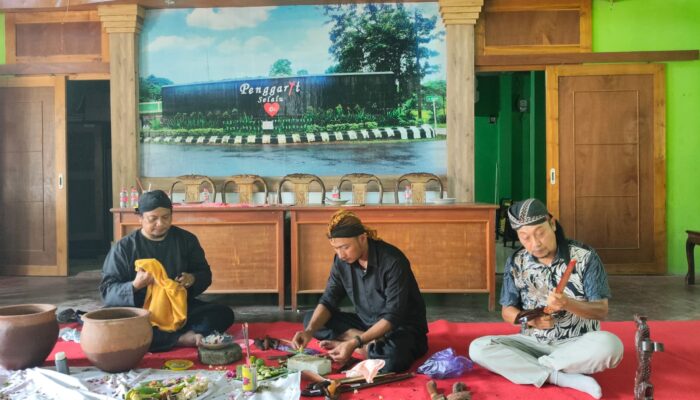 Misteri Pamor Bulan Suro, Kesakralan Ritual Penjamasan Pusaka di Penggarit Pemalang