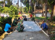Kompak! TNI dan Warga Banyumudal Bahu-Membahu Kebut Pembangunan Akses Desa