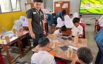 Ubah Anak Boros Jadi Rajin Menabung, Aksi Mahasiswa KKN Undip Ini Banjir Pujian