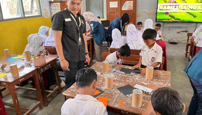 Ubah Anak Boros Jadi Rajin Menabung, Aksi Mahasiswa KKN Undip Ini Banjir Pujian