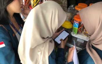 Gebrakan Digital! KKN Undip Sulap UMKM Desa Kebojongan Melek QRIS dan Google Maps