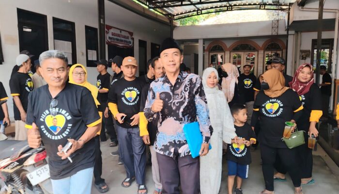 Siap Bawa Perubahan, Imam Mukarto Resmi Daftar Bacalon Kades Kendalsari Diiringi Ratusan Pendukungnya