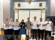 Ariani, S.Pd., M.Pd. Dosen INSIP Pemalang, Menerimaan Penghargaan Strategic Networking & Public Relations Award