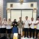 Ariani, S.Pd., M.Pd. Dosen INSIP Pemalang, Menerimaan Penghargaan Strategic Networking & Public Relations Award