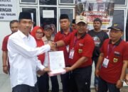 Ribuan Warga Antar Duhari Daya Daftar Calon Kades Pegiringan