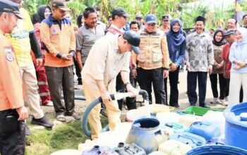 Gercep! Plt Bupati Pemalang Naik Gunung Kirim Air Bersih ke Zona Kekeringan