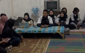 Mahasiswa KKN UNDIP Dampingi Warga Desa Mlokomanis Wetan Miliki Identitas Kependudukan Digital