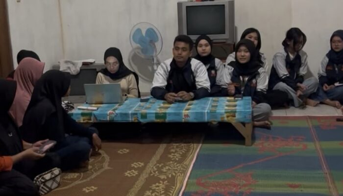 Mahasiswa KKN UNDIP Dampingi Warga Desa Mlokomanis Wetan Miliki Identitas Kependudukan Digital