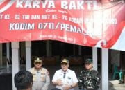 Plt Bupati Pemalang Nurkholis bersama Kodim 0711/Pemalang Gelar Karya Bakti Massal Sambut HUT TNI ke-81 di Desa Kauman Comal.
