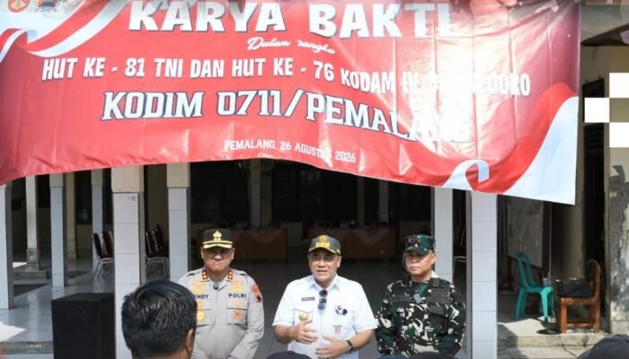 Plt Bupati Pemalang Nurkholis bersama Kodim 0711/Pemalang Gelar Karya Bakti Massal Sambut HUT TNI ke-81 di Desa Kauman Comal.