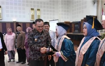 Wisuda XXIII Terakhir INSIP Pemalang, Rektor Sebut Gelar Sarjana Bukan Titik Henti Tapi Awal Pengabdian