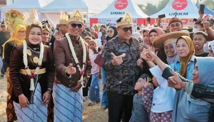 Plt Bupati Nurkholes: Slumpring Bukan Sekadar Kirab, Melainkan Jati Diri dan Penggerak Ekonomi Desa
