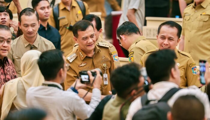 Belasan Juta Ton Padi Jadi Taruhan, Ahmad Luthfi Jaga Sawah Jateng