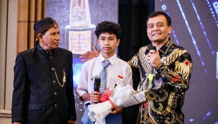 Putuskan Rantai Kemiskinan, Ahmad Luthfi Pelopor Sekolah Kemitraan Pertama di Indonesia!