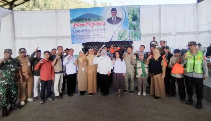 Suara Petani Kentang Belik Tembus Pusat, Camat Slamet Edy Kawal Langsung Dialog di Pasar Sayur