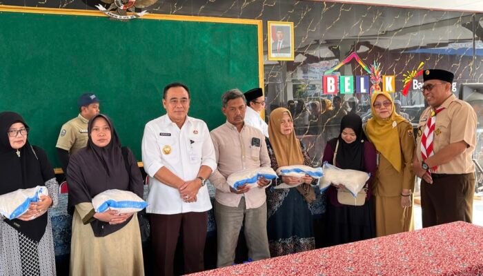 Pemkab Pemalang Salurkan Bantuan Darurat untuk Pedagang Korban Kebakaran