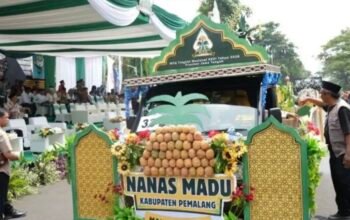 Kafilah Pemalang Tampilkan Nanas Madu dan Budaya di Pawai Ta’aruf MTQ Nasional XXXI Semarang