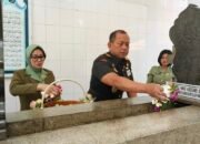 Sambut HUT, Pangdam IV/Diponegoro Ziarahi Makam Sang Pahlawan di Makassar